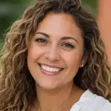 María L.